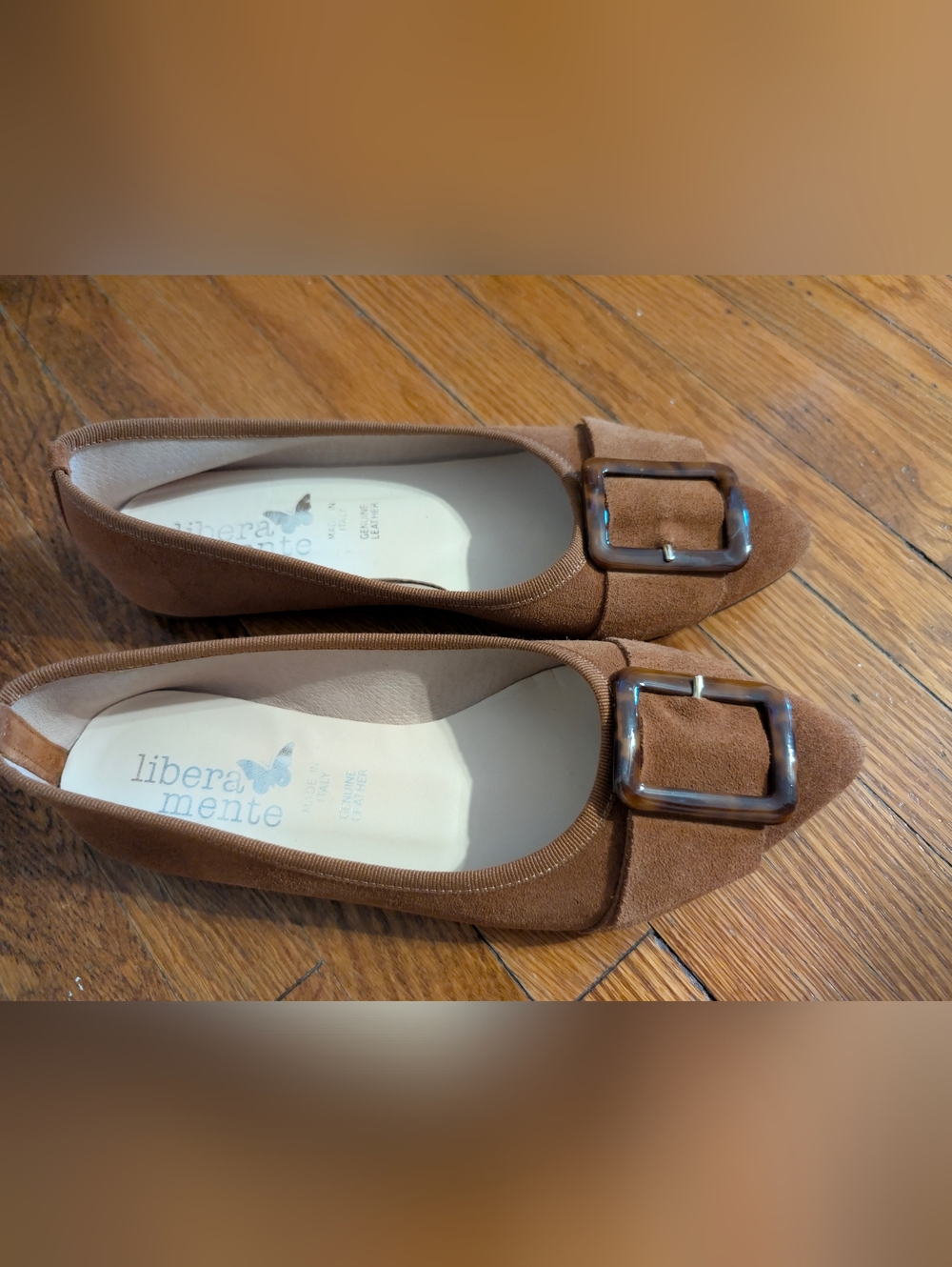 Like New Women’s Brown Suede Pointed-Toe Flats with Buckle 39 8.5
